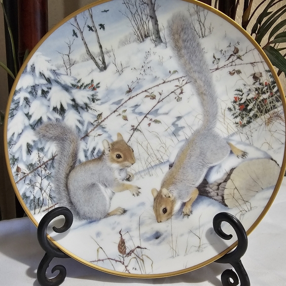 The Woodland Year "Squirreling For Nuts" Collector's Plate by Peter Barrett - Picture 7 of 12